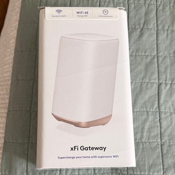 xFi Gateway WiFi 6E Router - White with Gold Accent